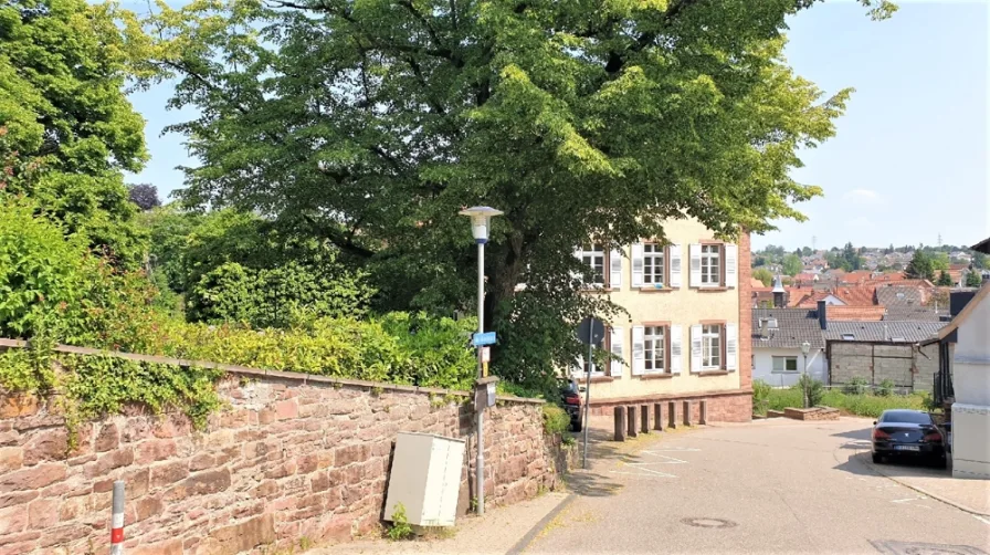  näher Umgebung - Grundstück kaufen in Karlsruhe / Grünwettersbach - GRUNDSTÜCK FÜR EIN GROßES EINFAMILIENHAUS (ca. 180 m²) ODER FÜR 2 DOPPELHAUSHÄLFTEN MIT BAUGENEHMIGUNG