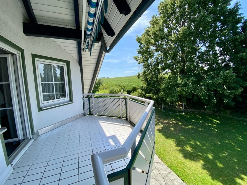 Balkon mit Blick in den Garten 2