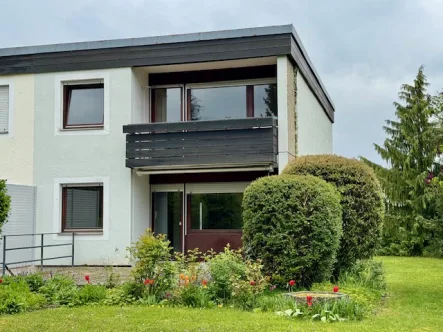 Aussenansicht - Haus kaufen in Ulm - Handwerker aufgepasst - Reiheneckhaus am Ulmer Eichengrund