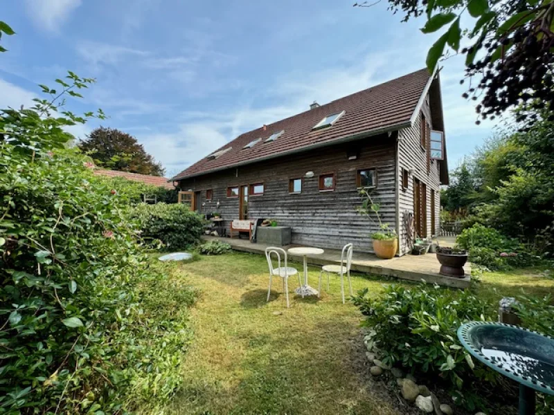 Gartenseite - Haus kaufen in Schwendi / Weihungszell - Baubiologisches Einfamilienhaus mit traumhaftem Garten"Ihr persönliches Paradies"