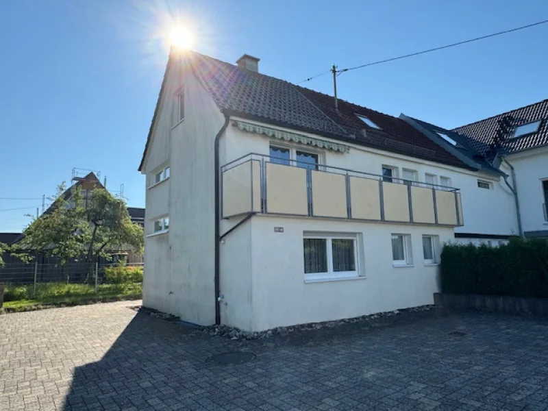 Außenansicht - Haus kaufen in Blaustein / Wippingen - Bezugsfreies Zweifamilienhaus in Blaustein-Wippingen