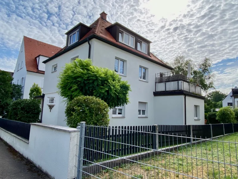 Außenansicht - Haus kaufen in Ulm - Top gepflegtes Dreifamilienhaus in gepflegter Wohnlage