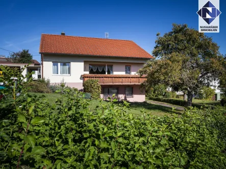  - Haus kaufen in Laichingen - Freistehendes Einfamilienhaus mit Einliegerwohnung + Ausbaureserve im Dachgeschoss mit 53 m²!