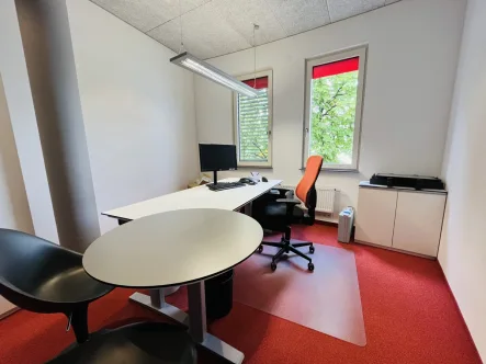 Angefragter Büroraum - Büro/Praxis mieten in Weißenhorn - Plug & Play - komplett möblierter Büroraum ohne zusätzliche Investitionen