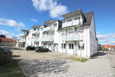 Außenansicht - Wohnung mieten in Neu-Ulm - schnucklige Wohnung mit EBK und Balkon