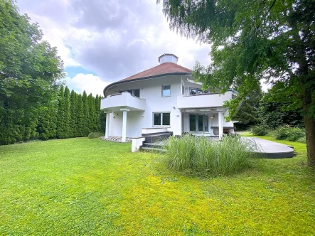 Außenansicht - Haus kaufen in Pfaffenhofen an der Roth - Märchenhafte Traum-Villa in sehr ruhiger Wohnlage