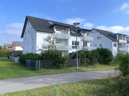 Außenansicht - Wohnung kaufen in Neu-Ulm/Burlafingen - Moderne Erdgeschoss-Wohnung mit eigenem Garten