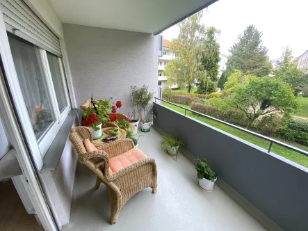 Balkon - Wohnung kaufen in Neu-Ulm / Pfuhl - Ruhig gelegenes Apartment mit großem Balkon in Neu-Ulm/Pfuhl