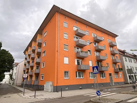 Außenansicht - Wohnung kaufen in Neu-Ulm - Wohnung in bester Lage und mit Balkon, EBK und Münsterblick