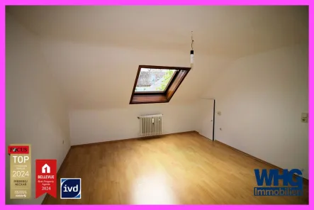 Wohnzimmer - Wohnung mieten in Freiberg a.N. - Helle 2 ½-Zimmer-Dachgeschoss-Mietwohnung