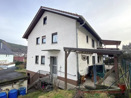 Seitenansicht - Haus kaufen in Eberbach - EBERBACH: Grundsolide & gepflegt in beliebter Wohnlage! 1-2-Fam.-Doppelhaushälfte mit 3 Garagen ...