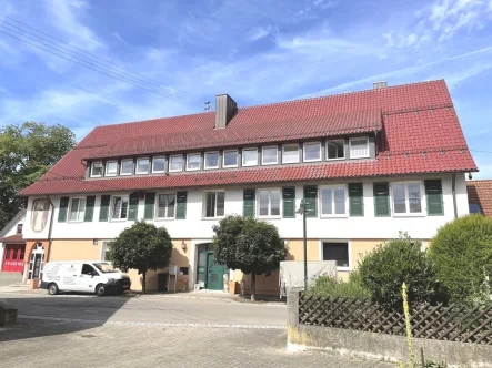 Seitenansicht  - Zinshaus/Renditeobjekt kaufen in Römerstein / Zainingen - Vielseitiges Wohn- und Geschäftshaus mit sehr gutem Grundrissmix in Römerstein-Zainingen!