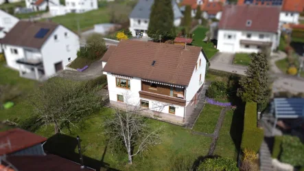 eingebettet in ein gewachsenes Wohngebiet mit familienfreundlicher Infrastruktur - Haus kaufen in Heroldstatt / Sontheim - Zuhause ist es am schönstenFreistehendes EFH mit ELW, Garten und Doppelgarage in Heroldstatt