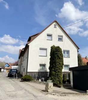 Außenansicht  - Haus kaufen in Münsingen / Rietheim - Praktisches Wohnhaus mit großzügiger Doppelgarage in Münsingen-Rietheim