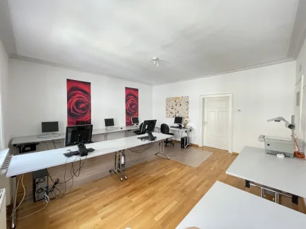 Büro 2 - Büro/Praxis mieten in Münsingen - Geräumige Büroeinheit im Herzen von Münsingen