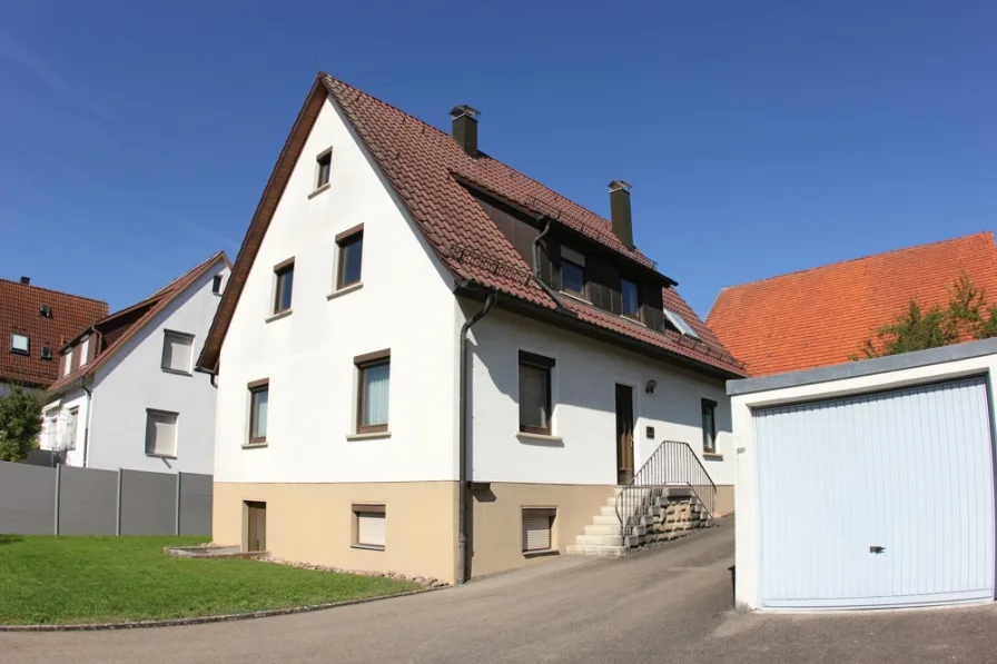 Außenansicht  - Haus kaufen in Schlaitdorf - Das perfekte Familiendomizil - Wohnhaus mit Garten und 2 Garagen in Schlaitdorf