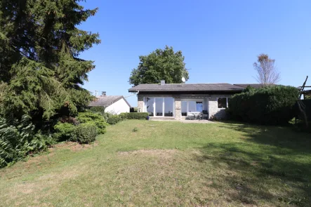 pflegeleichter Garten, eben und mit Holzlagerplatz für den Grundofen - Haus kaufen in Hayingen / Kochstetten - Ein Haus-viele MöglichkeitenFerienhaus mit Zweitwohnsitzmöglichkeit in Hayingen