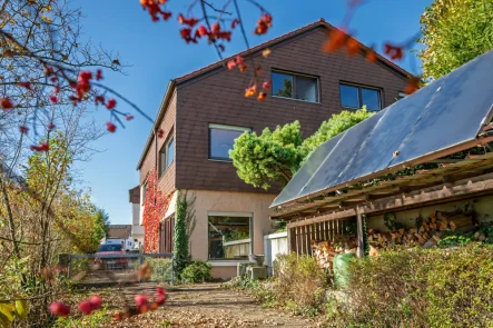 Außenansicht  - Haus kaufen in Hülben - Imposantes Anwesen mit großzügigem Platzangebot, weitläufigem Garten, Garage u. eigener Wellnessoase