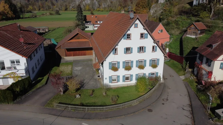 Die Südseite des Lebens - Haus kaufen in Hayingen / Indelhausen - Großes Wohnhaus mit Ökonomiegebäude für tierliebe Familie  im Lautertal zum Sofort-Einziehen!