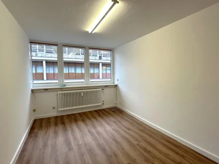 Büro Einheit rechts - Büro/Praxis mieten in Mannheim - RICH - Attraktive Büro-/Praxiseinheit in zentraler Innenstadtlage - provisionsfrei