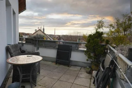 Ausblick - Wohnung kaufen in Winnenden - Provisionsfrei - 4-Zimmer-Dachgeschosswohnung mit Aussicht
