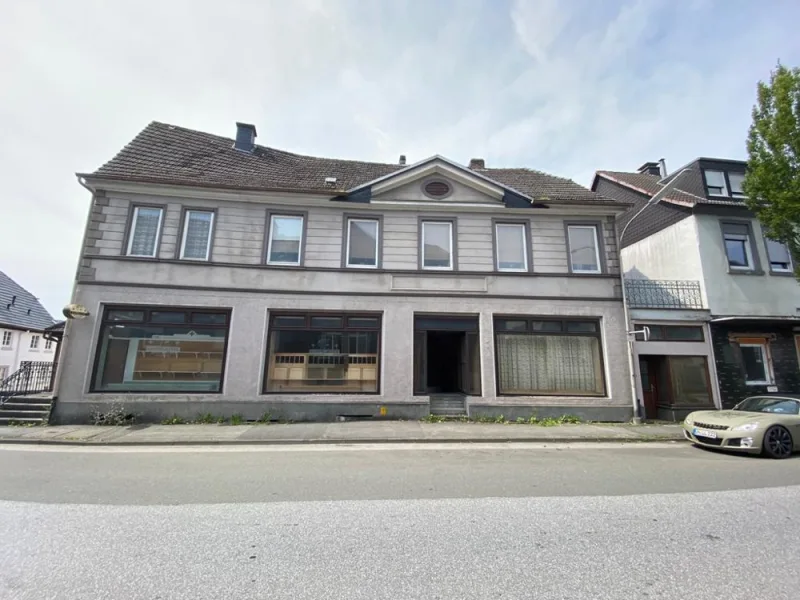 Außenansicht - Haus kaufen in Arnsberg - Sanierungsbedürftiges Mehrfamilienhaus mit viel Potenzial in Alt-Arnsberg