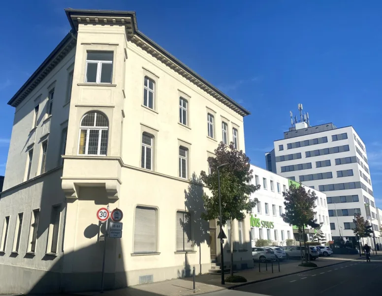 Bürogebäude - Büro/Praxis kaufen in Arnsberg / Neheim - Gewerbeflächen (Büro/Praxis+Lager) mit ca. 1.760m² Nfl. + 18 Stellplätzen im Zentrum von Neheim