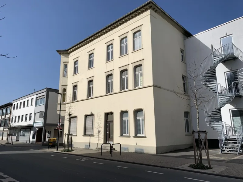 Büro/Praxisgebäude - Büro/Praxis kaufen in Arnsberg / Neheim - Gewerbeflächen (Büro/Praxis+Lager) mit ca. 1.760m² Nfl. + 18 Stellplätzen in Arnsberg-Neheim