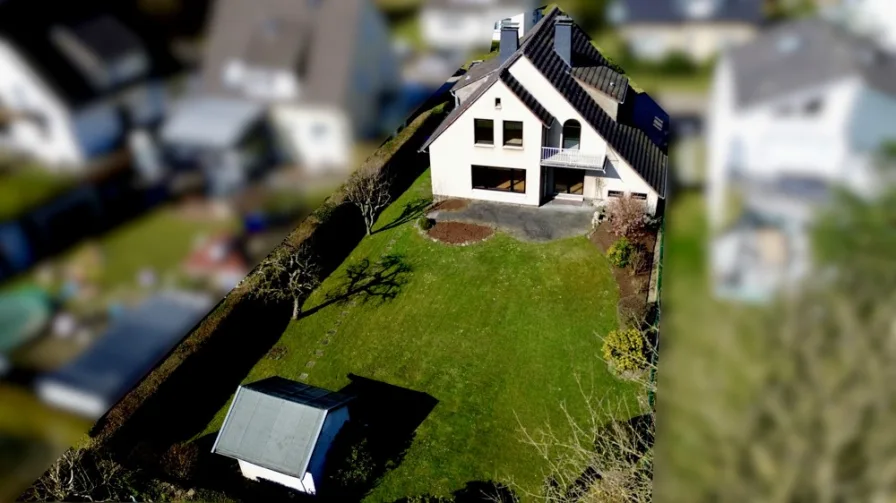 Außenansicht - Haus kaufen in Arnsberg / Neheim - Stilvolles Einfamilienhaus im Neheimer Binnerfeld