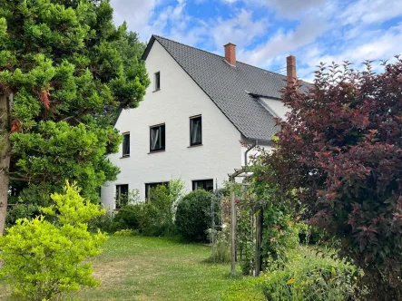 Titelbild - Haus kaufen in Lübbecke - Großes Einfamilienhaus in guter, verkehrsgünstiger Lage von Lübbecke - Alswede!