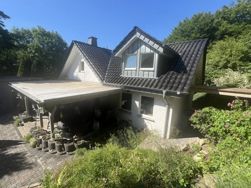 Blick auf die Terrasse - Haus kaufen in Hille / Auf der Heide - Einfamilienhaus mit Baugrundstück im Grünen -  Hille, Grenze Bad Oeynhausen!