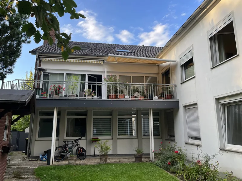 Südansicht  - Wohnung kaufen in Bad Oeynhausen - Große Eigentumswohnung über zwei Etagen mit Dachterrasse in bester Lage von Bad Oeynhausen!