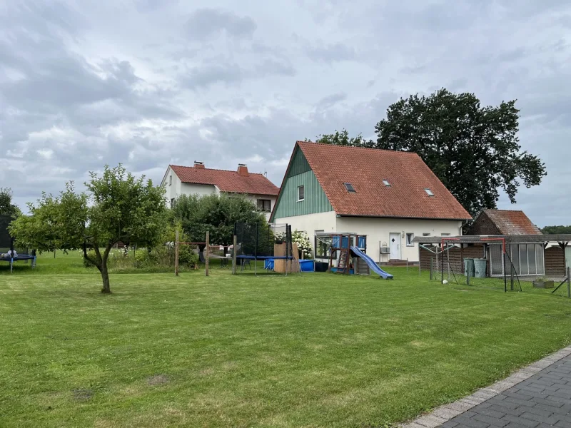 Außenansicht - Zinshaus/Renditeobjekt kaufen in Vlotho - Pferdeliebe trifft auf Kapitalanlage – Sichern Sie sich Ihr Stück vom Paradies in Vlotho-Uffeln!