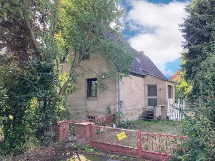 Außenansicht 00-904 - Haus kaufen in Bad Salzuflen - Ihr Traum vom Pferdeparadies - abgängiges Einfamilienhaus und Stallungen auf ca. 4.300m² Grundstück