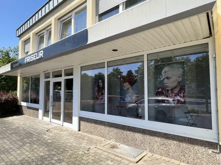 Schaufenster - Büro/Praxis kaufen in Hiddenhausen - Top-Adresse für Ihr Business: Vielseitige Gewerbeeinheit in Hiddenhausen