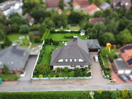 Ostansicht - Haus kaufen in Hüllhorst / Schnathorst - Charmante Familienresidenz mit idyllischem Garten in Hüllhorst!