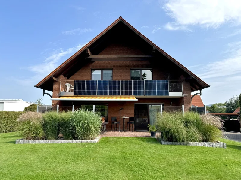 Außenansicht - Haus kaufen in Bad Oeynhausen - Familienfreundliches Haus mit nachhaltiger Energienutzung und grüner Oase