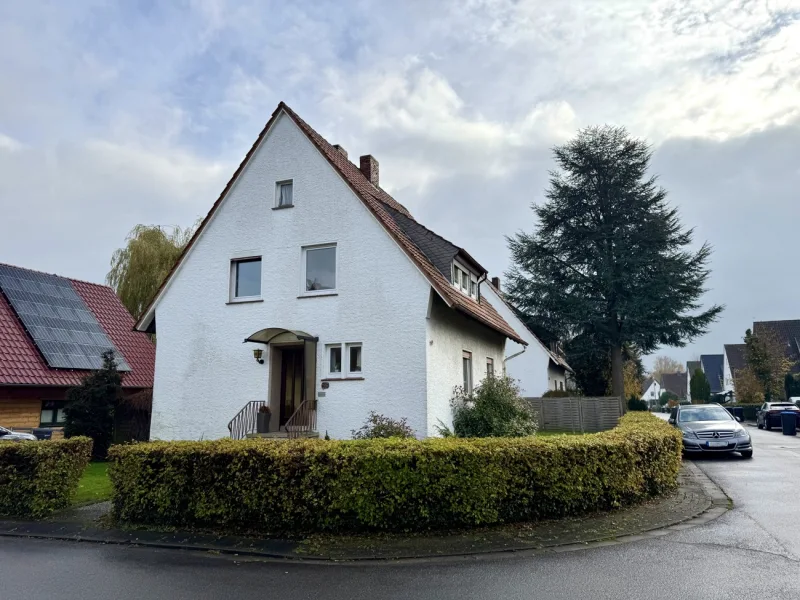 Außenansicht - Haus kaufen in Löhne - Zweifamilienhaus mit viel Spielraum für kreative Ideen in begehrter Wohnlage in Obernbeck