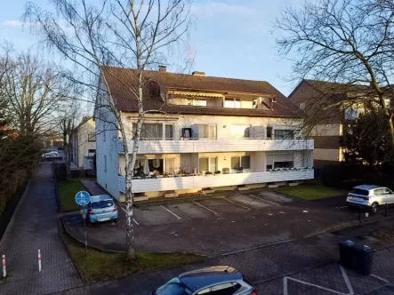 Straßenansicht I - Wohnung kaufen in Bad Oeynhausen - Grundsolide und modernisierte 2-Zimmer-Dachgeschosswohnung in begehrter Lage von Bad Oeynhausen!