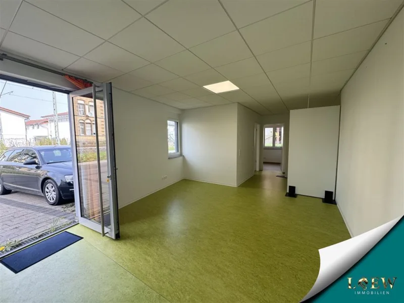 Büro Eingangsbereich - Büro/Praxis kaufen in Schorndorf , Württ - Attraktives und offenes Büro im Erdgeschoss mit separatem Eingang
