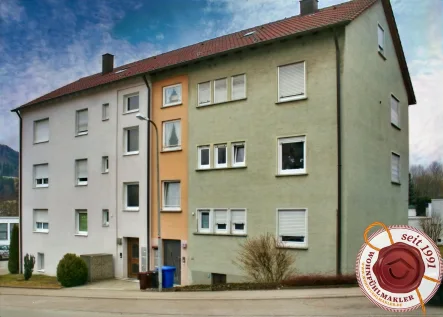 Gebäudeansicht - Wohnung kaufen in Albstadt - Großzügige und renovierte 2-Zimmer-Eigentumswohnung in Albstadt-Ebingen!