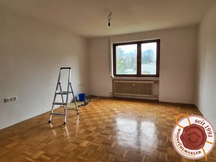 Schlafzimmer - Wohnung kaufen in Albstadt - Großzügige und renovierte 2-Zimmer-Eigentumswohnung in Albstadt-Ebingen!