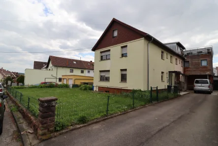IMG_7818 - Haus kaufen in Gärtringen - Sanierungsbedürftiges Zweifamilienhaus mit Entwicklungspotenzial