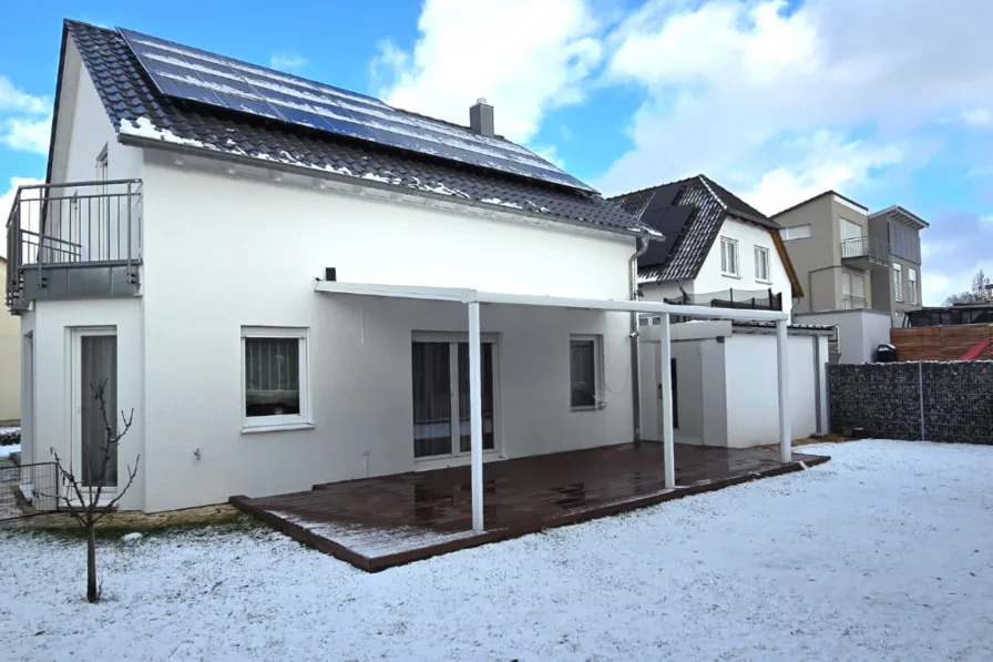 01. Hausansicht - Haus kaufen in Weil der Stadt - Hochwertiges Einfamilienhaus mit nachhaltiger Energieversorgung und großzügigem Wohnkomfort