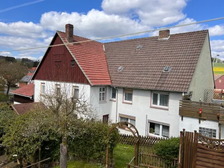 Rückansicht_Rhena - Haus kaufen in Korbach - Vielseitiger Resthof in zentraler Ortslage mit idyllischem Hintergrund in Rhena