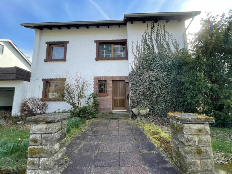 Hausansicht_Boemighausen - Haus kaufen in Willingen (Upland) - Raum und Ruhe Ihr Haus mit großzügigem Garten