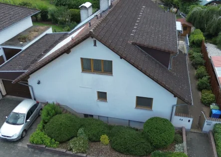 Objektansicht - Haus kaufen in Groß-Umstadt - Feldrandlage! Einfamilienhaus mit 2 möglichen Wohneinheiten | Sauna, Schwimmbad im Rohbau u.v.m.