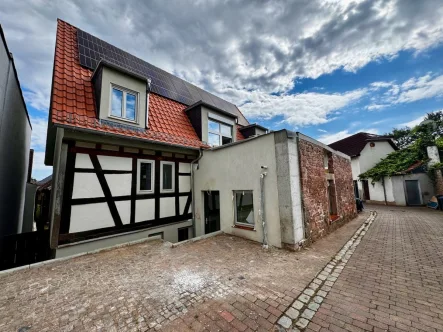 Objektansicht | Eingangsbereich - Haus mieten in Groß-Umstadt - KfW 50 | Moderne trifft Fachwerk | Erstbezug | Fachwerkhaus in Feldrandlage von Klein-Umstadt