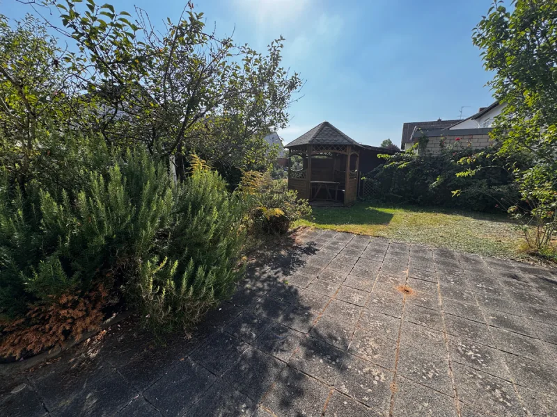 Garten mit Pergola