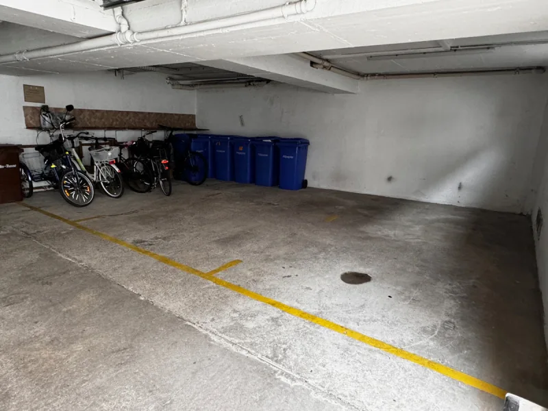 Stellplatz in der Garage 